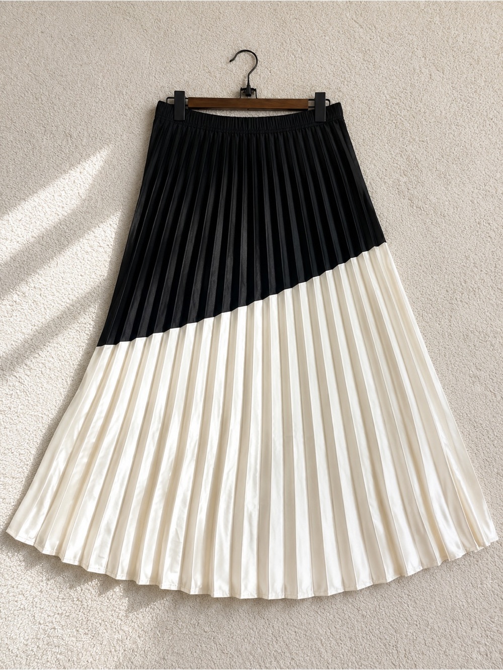 NEW w/out Tags - Lulu's Black and Off White Asymmetrical Skirt